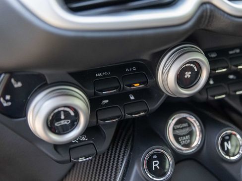 Used 2019 Aston Martin V8 Vantage Coupe RWD image 33