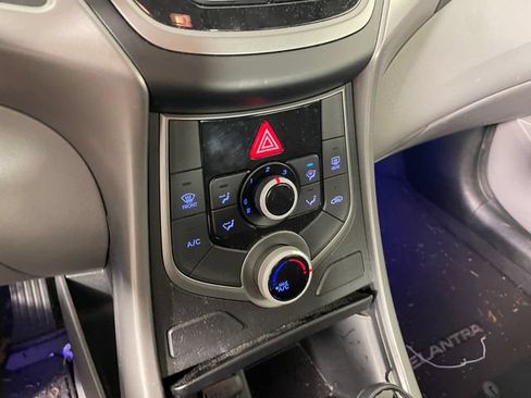 Used 2015 Hyundai Elantra SE w/ Option Group 02 FWD image 8
