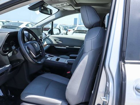 Used 2023 Toyota Sienna XLE w/ XLE Plus Package FWD image 16