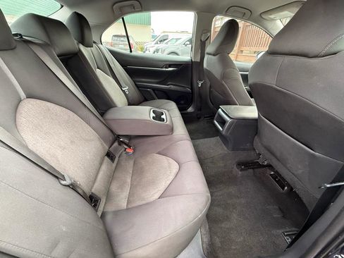 Used 2021 Toyota Camry LE image 40