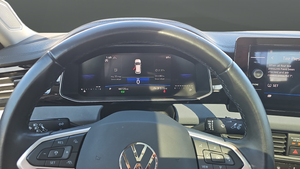 Used 2025 Volkswagen Jetta SE FWD image 17