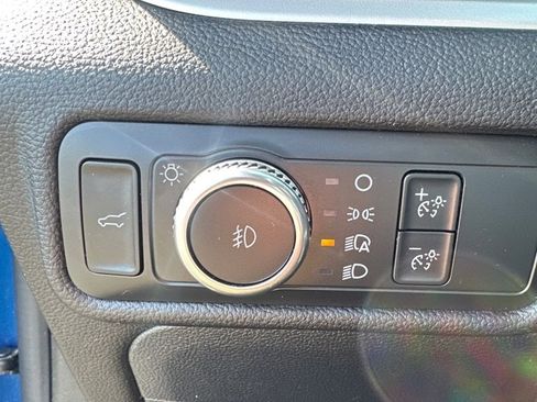 Used 2022 Ford Explorer XLT w/ Equipment Group 202A image 12