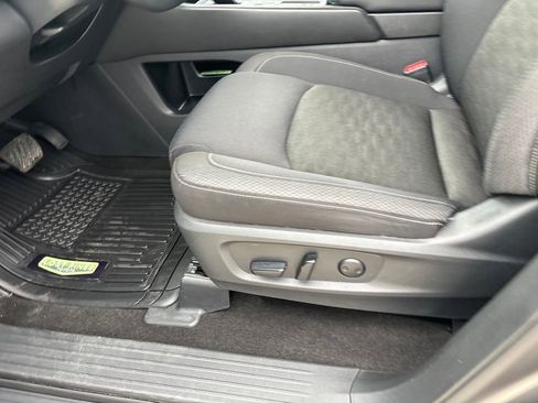 Used 2024 Nissan Pathfinder SV image 26