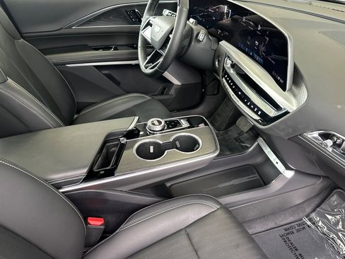 Used 2025 Cadillac Lyriq Sport image 15