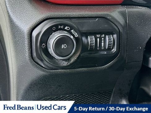 Used 2022 Jeep Wrangler Unlimited Rubicon w/ LED Lighting Group AWD/4WD image 12