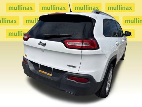 Used 2016 Jeep Cherokee Latitude FWD image 4