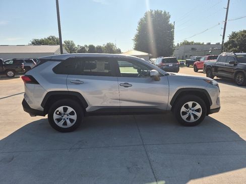 Used 2022 Toyota RAV4 LE AWD/4WD image 5