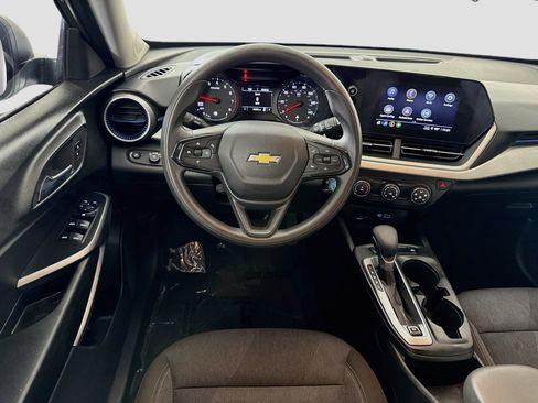 Used 2024 Chevrolet Trax LS FWD image 17
