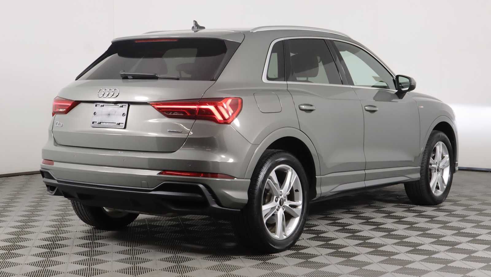 Used 2024 Audi Q3 2.0T Premium Plus AWD/4WD image 12