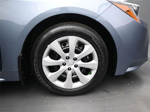 Used 2025 Toyota Corolla LE image 18