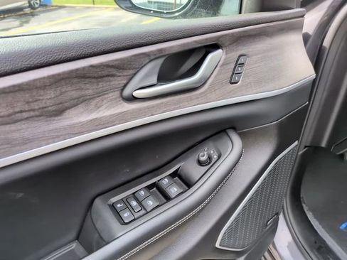 Used 2023 Jeep Grand Cherokee 4WD 4xe w/ Luxury Tech Group II image 24