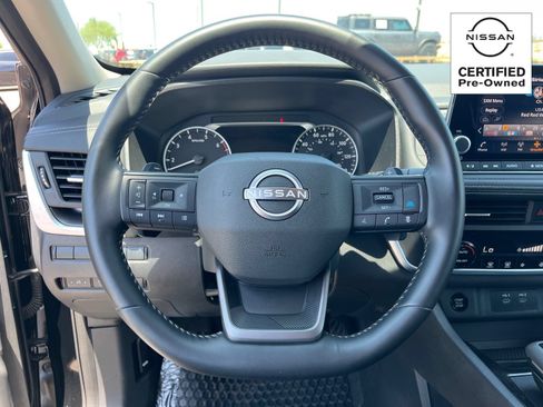 Certified 2025 Nissan Rogue SV FWD image 18