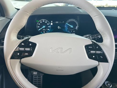 Certified 2023 Kia Niro Wave FWD image 23