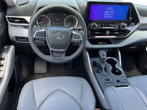New 2026 Toyota Highlander XLE AWD/4WD image 10