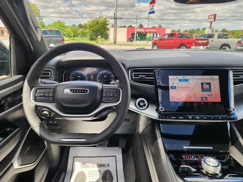 Used 2024 Jeep Wagoneer Series II AWD/4WD image 23
