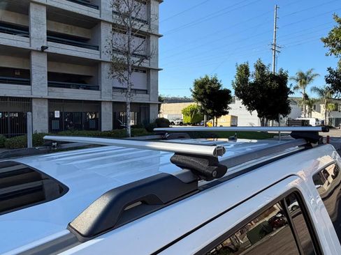 Used 2010 Jeep Liberty Renegade w/ Navigation Convenience Group image 9