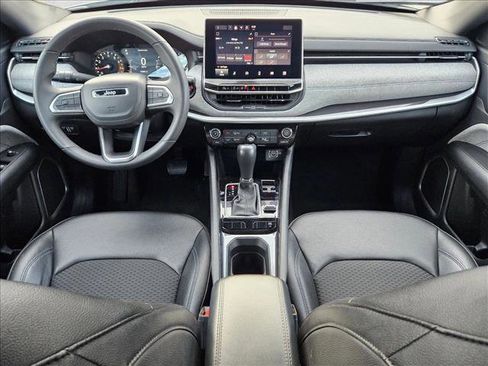 Used 2024 Jeep Compass Latitude image 18