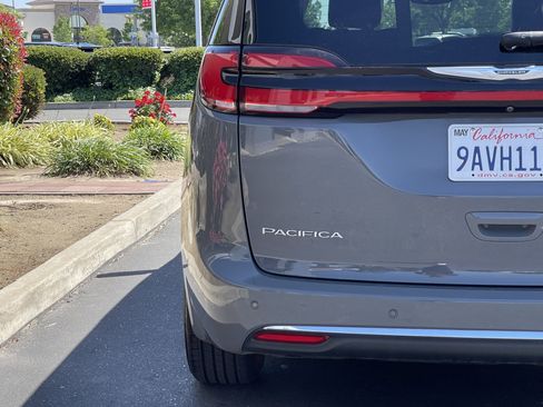 Used 2022 Chrysler Pacifica Limited FWD image 13
