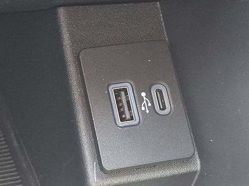 Used 2024 Ford Edge SEL AWD/4WD image 25