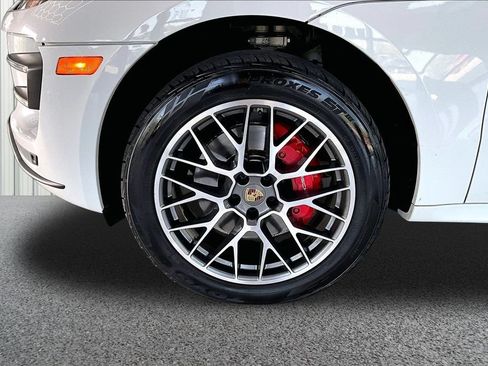 Used 2015 Porsche Macan Turbo AWD/4WD image 34