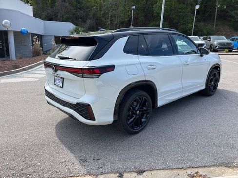 New 2026 Volkswagen Tiguan SE R-Line FWD image 3