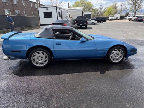 Used 1991 Chevrolet Corvette Convertible image 9