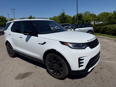 Used 2025 Land Rover Discovery Dynamic SE AWD/4WD image 3