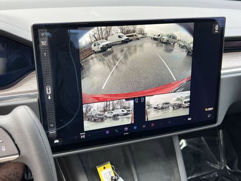 Used 2021 Tesla Model S Plaid image 17