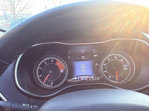 Used 2020 Jeep Cherokee Limited image 15