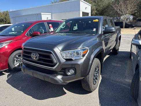 Used 2022 Toyota Tacoma SR5 w/ Technology Package image 1