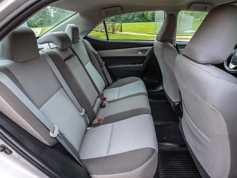 Used 2018 Toyota Corolla LE FWD image 32