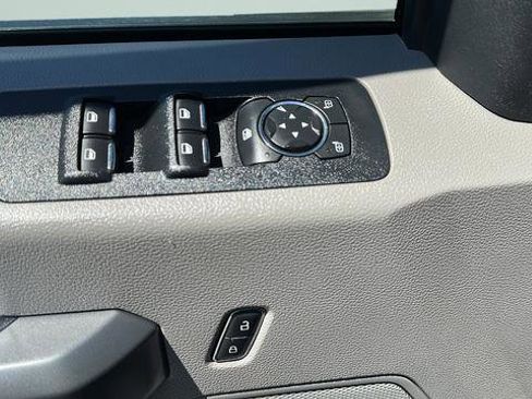 Used 2018 Ford F150 XLT w/ Equipment Group 302A Luxury AWD/4WD image 12