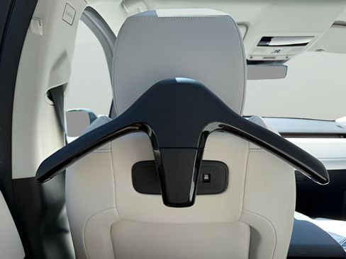 Certified 2025 Land Rover Discovery Sport S AWD/4WD image 33