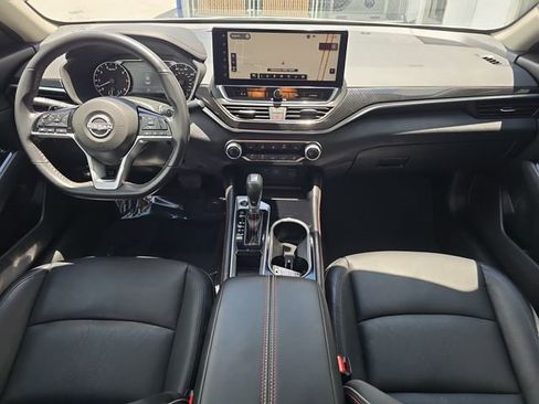Used 2024 Nissan Altima 2.5 SR w/ SR Premium Package FWD image 11