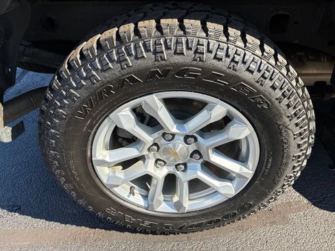 Used 2023 Chevrolet Silverado 1500 LT AWD/4WD image 10