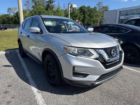 Used 2017 Nissan Rogue S image 2