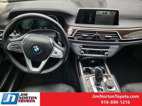 Used 2017 BMW 740i xDrive AWD/4WD image 27