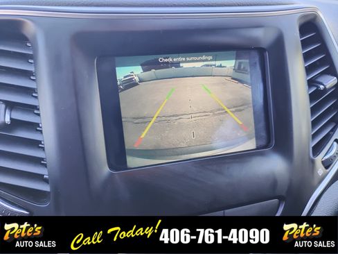 Used 2019 Jeep Cherokee Latitude w/ Popular Appearance Group AWD/4WD image 29