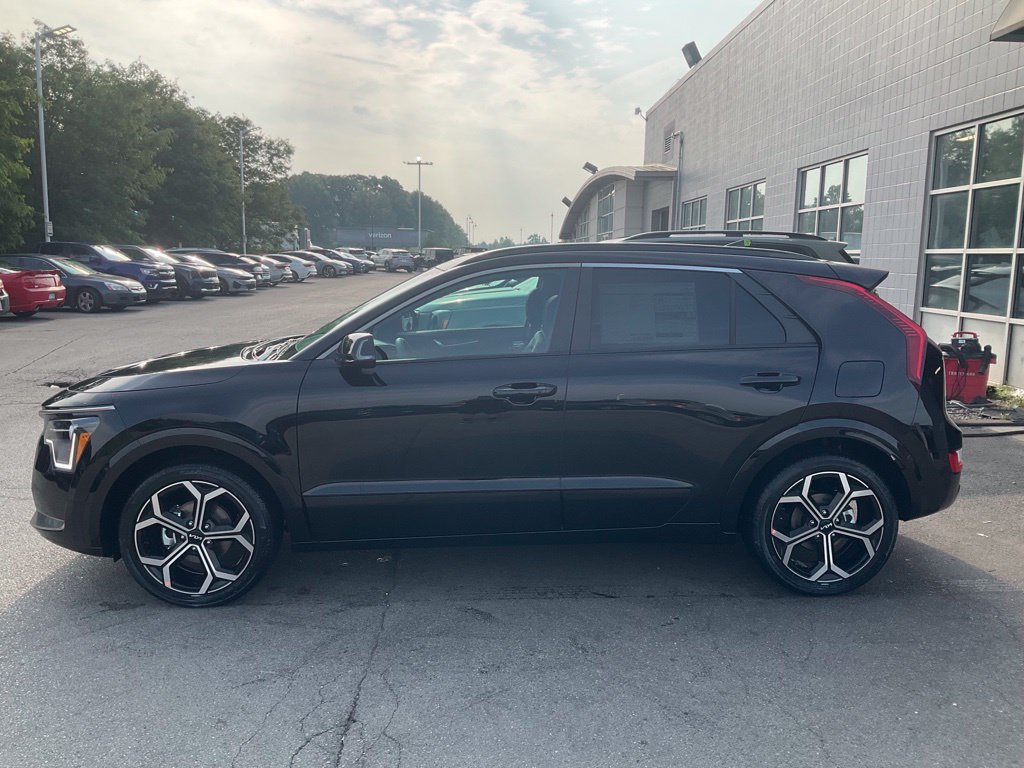 Used 2025 Kia Niro EX Touring FWD image 4