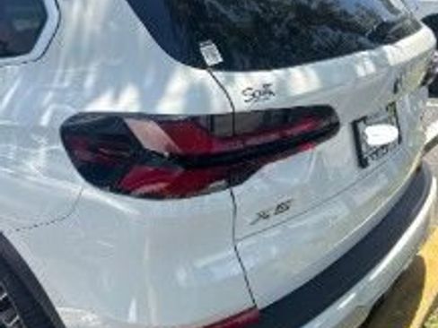 Used 2024 BMW X5 xDrive40i w/ Premium Package AWD/4WD image 2