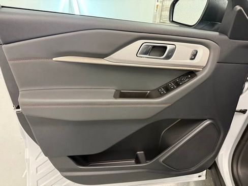New 2026 Ford Explorer Active RWD image 12