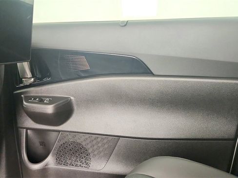 Used 2025 Kia Carnival SX Prestige image 31