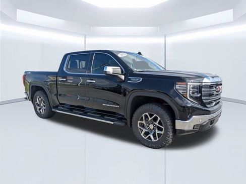 Used 2022 GMC Sierra 1500 SLT w/ SLT Premium Plus Package AWD/4WD image 2