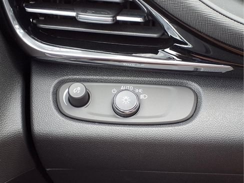 New 2026 Buick Envista Sport Touring image 11