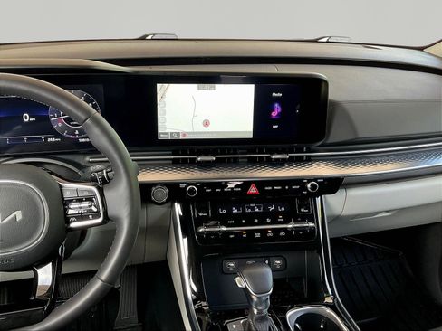 Used 2024 Kia Carnival SX Prestige FWD image 9