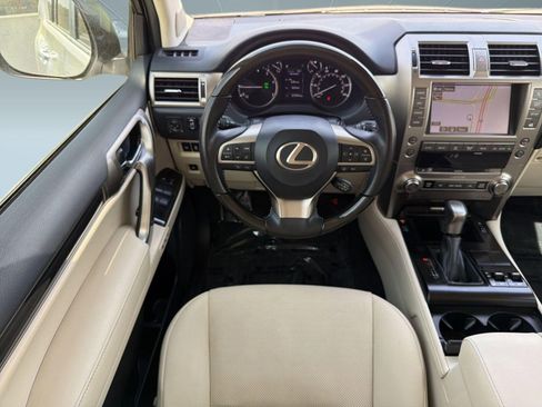 Used 2020 Lexus GX 460 Premium w/ Premium Package image 28