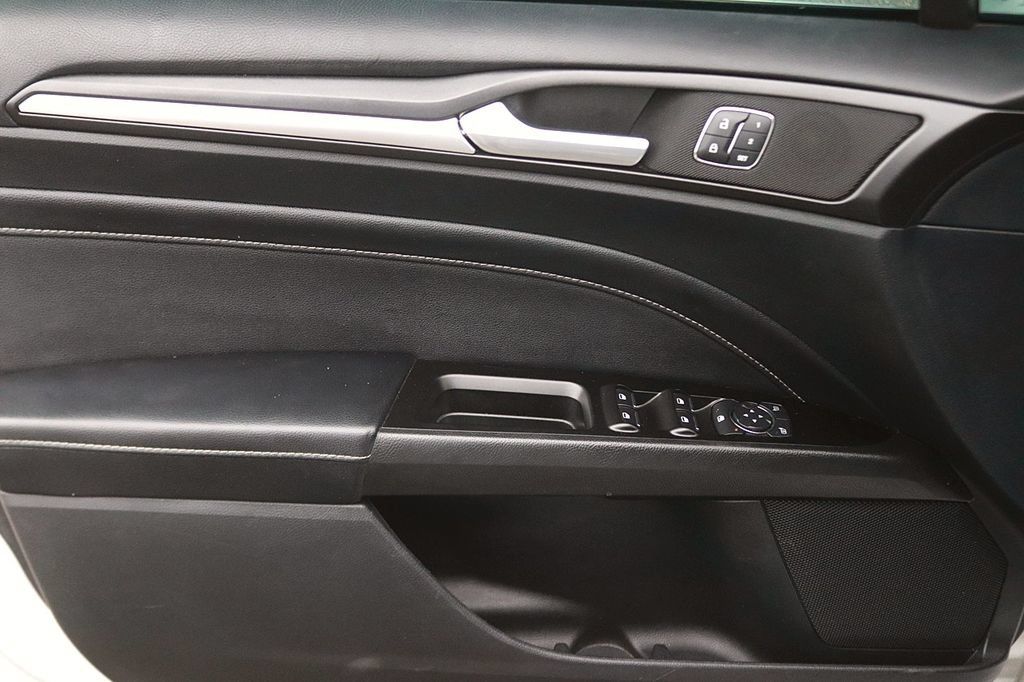 Used 2019 Ford Fusion Titanium AWD/4WD image 11