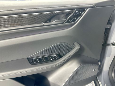 Certified 2025 Porsche Macan Turbo Electric AWD/4WD image 32