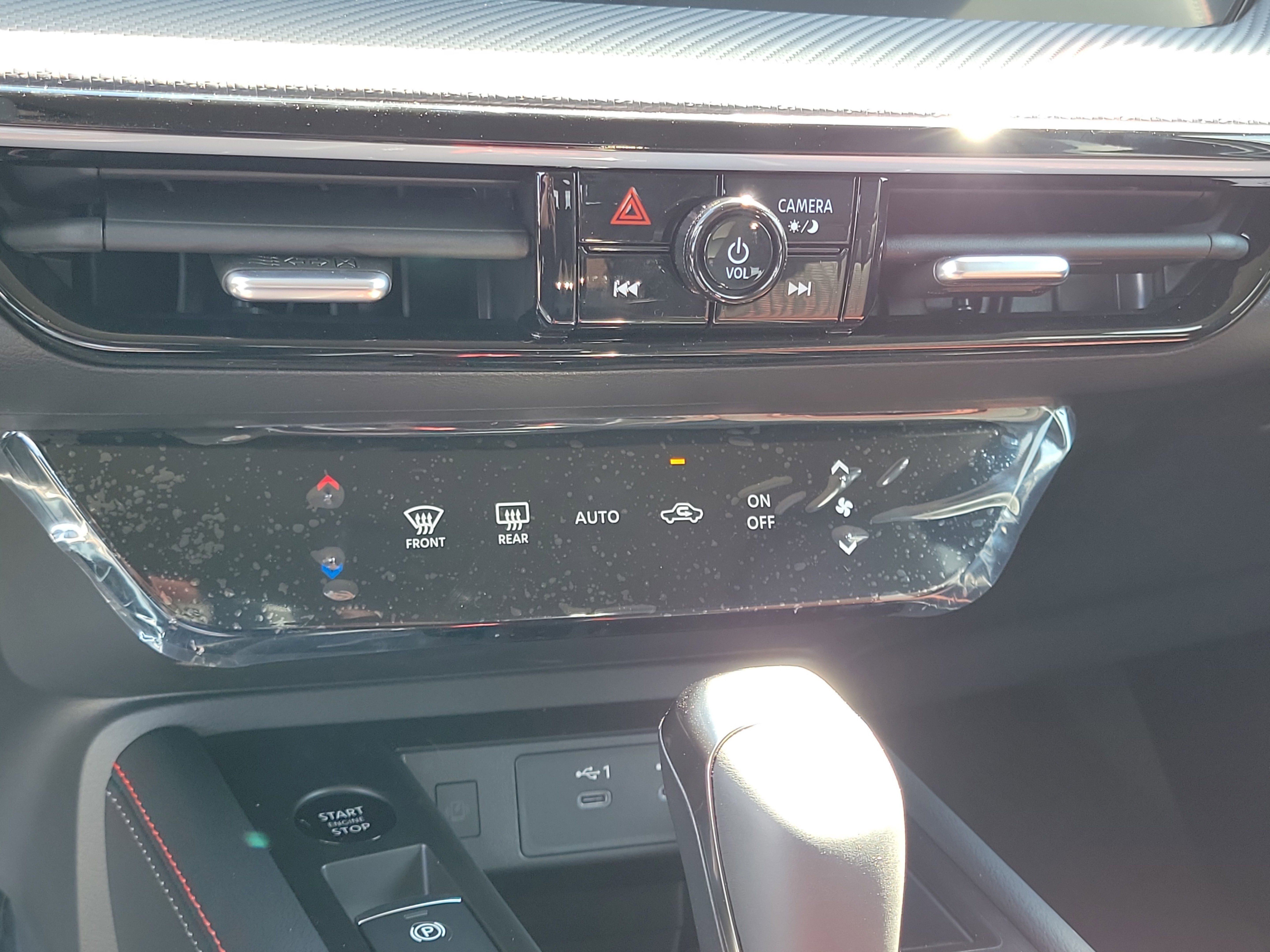 Used 2025 Nissan Kicks SR AWD/4WD image 27