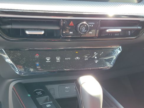 Used 2025 Nissan Kicks SR image 27